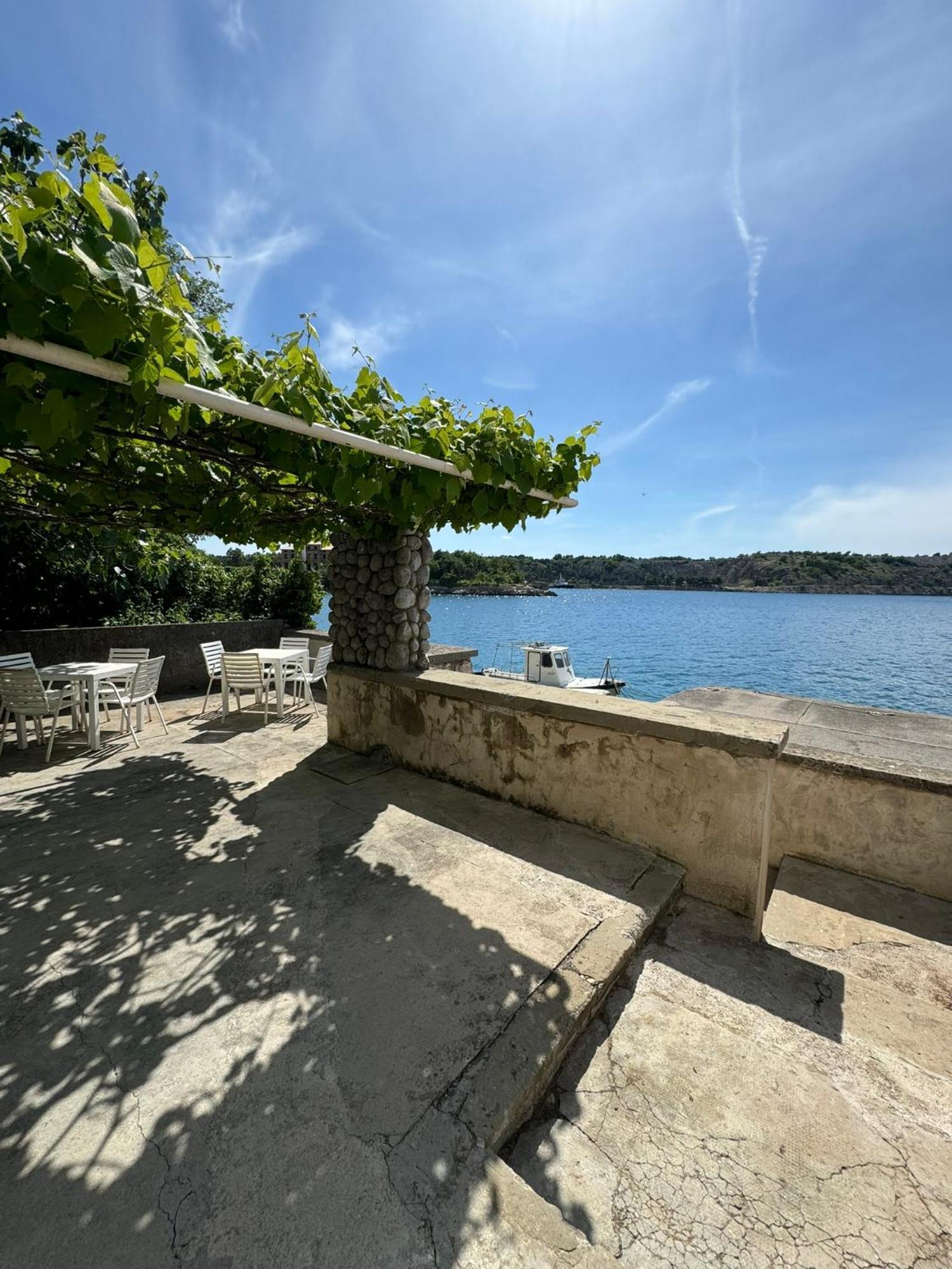 Villa Lovorka By Villa Eva Omišalj Eksteriør billede